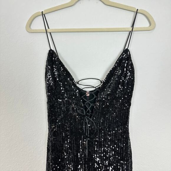 NWT Nookie Sublime Lace Up Midi Dress in Black Size Medium - Picture 5 of 7